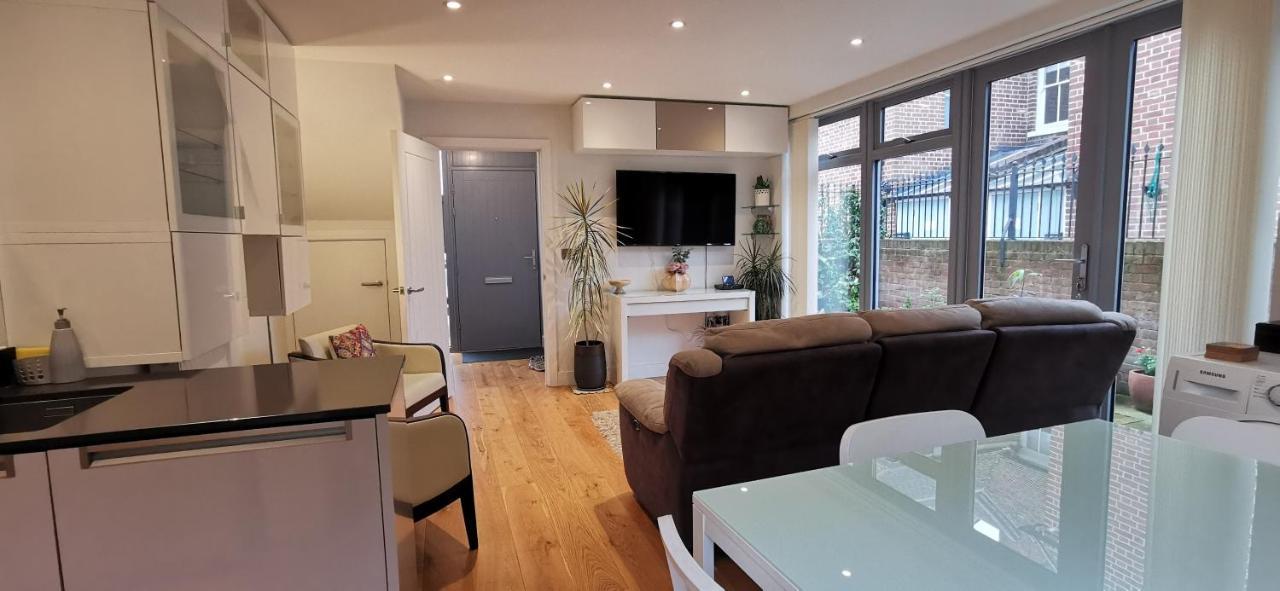 Modern City Centre House With Free Parking Canterbury Exterior foto