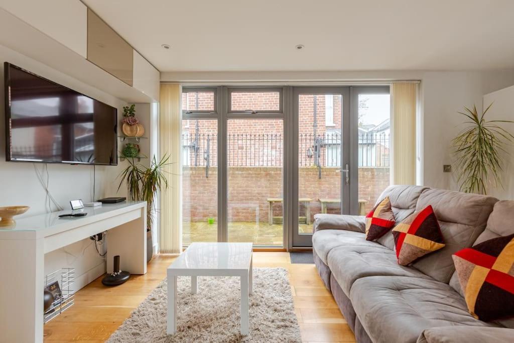 Modern City Centre House With Free Parking Canterbury Exterior foto